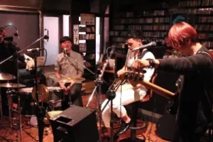 第三人称吉他谱-HUSH-G调原版弹唱谱-图片谱