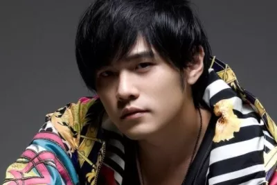 分裂吉他谱-周杰伦-G调精编原版-吉他弹唱六线谱 分裂吉他谱-周杰伦-G调精编原版-吉他弹唱六线谱
