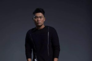 李玖哲《夏天吉他谱》G调吉他弹唱六线谱