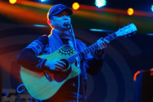 山有多高吉他谱-陈建年-A调原版弹唱六线谱