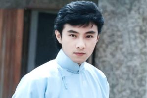 张卫健《你爱我像谁吉他谱》A调原版