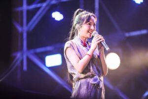 黄诗扶《人间不值得吉他谱》C调原版