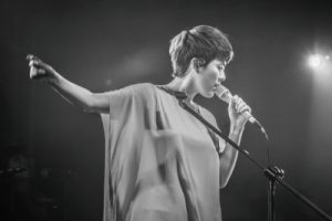 追光者吉他谱-岑宁儿-追光者C调简单原版六线谱(易上手)