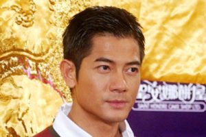 爱情吉他谱-郭富城-E调原版-爱情弹唱六线谱