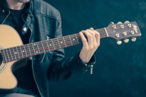 江北《北方的南吉他谱》C调原版六线谱