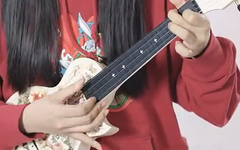 新年好尤克里里谱-新年祝福歌-附指弹演示教学 新年好尤克里里谱-新年祝福歌-附指弹演示教学