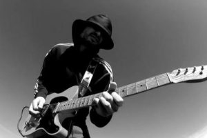 付豪《九十九步退一步吉他谱》G调