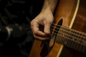 刘允乐《太早吉他谱》C调原版图谱