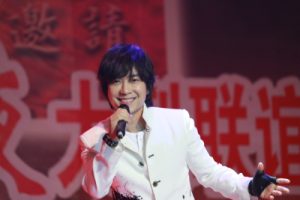 邰正宵《九百九十九朵玫瑰吉他谱》C调原版吉他谱