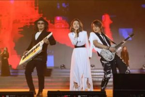 飞儿乐团《LYDIA吉他谱》D调原版六线谱