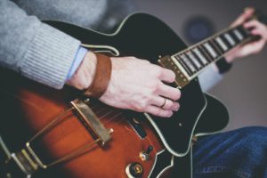 张家旺《给不了你未来吉他谱》C调原版弹唱谱