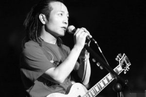 许巍《礼物吉他谱》D调