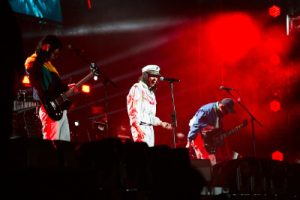 马赛克乐队《霓虹甜心吉他谱》G调原版六线谱