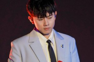 张杰《我以青春敬年华吉他谱》G调原版图谱