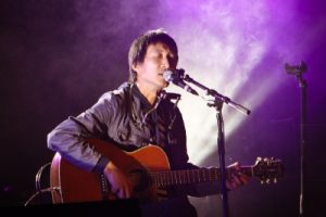 万晓利《南庭时光吉他谱》F调吉他图谱