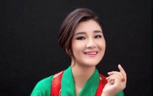 天边简谱-降央卓玛-天边F调歌曲简谱