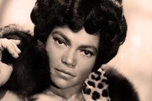 Eartha Kitt《Santa Baby吉他谱》D调