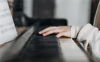 月西江钢琴谱-初音未来-钢琴五线谱-月西江钢琴独奏谱