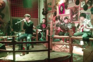 烟把儿乐队《纸短情长吉他谱》C调