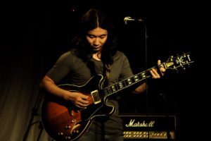 万能青年旅店《杀死那个石家庄人吉他谱》C调原版