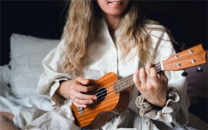 月亮代表我的心尤克里里谱-邓丽君-弹唱四线谱