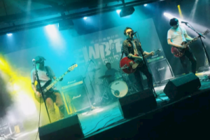 新学校废物合唱团《干杯时我会想起你吉他谱》G调原版