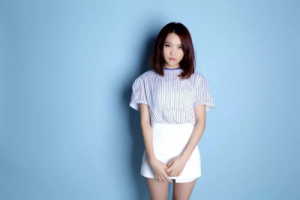 庄心妍《再见只是陌生人吉他谱》C调入门扫弦版