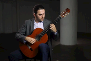 杨小壮《一个人挺好吉他谱》C调原版