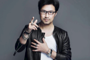 汪峰《我爱你中国吉他谱》简单指弹版