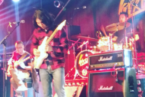 万能青年旅店《杀死那个石家庄人吉他谱》D调完整原版伴奏谱