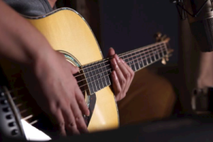 刘大拿《匿名的好友吉他谱》A调拍弦原版