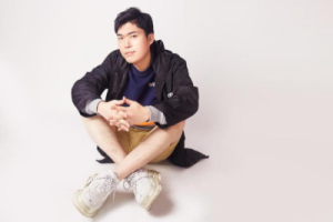 程渤智《西安人的歌吉他谱》G调原版六线谱