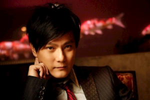 张信哲《爱就一个字吉他谱》C调简单版