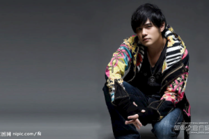 半兽人吉他谱-周杰伦《半兽人》F调弹唱谱-原版六线谱