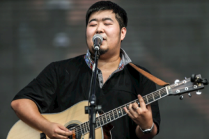 宋冬野《平淡日子里的刺吉他谱》B调原版编配