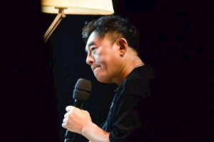 吕方《朋友别哭吉他谱》C调吉他弹唱谱