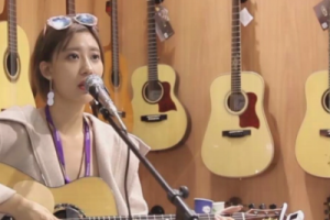 曲肖冰《厚颜无耻吉他谱》C调原版