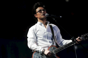 汪峰《一起摇摆吉他谱》G调原版