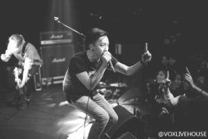 Morerare/迟里乌布《簇拥烈日的花吉他谱》C调原版图谱