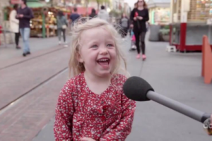 LIL笑笑《山茶花读不懂白玫瑰吉他谱》G调原版图谱