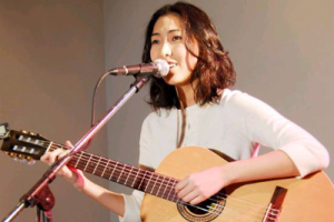 王若琳《玫瑰玫瑰我爱你吉他谱》A调原版