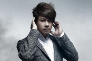 李圣杰《擦肩而过吉他谱》C调原版