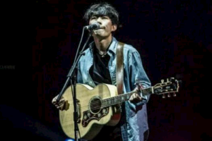 赵雷《凭什么说爱你吉他谱》G调原版