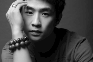 贺一航《请先说你好吉他谱》C调