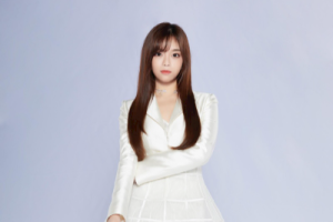 黄霄云《四季与你吉他谱》C调原版