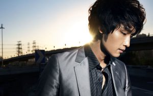 宇桐非《感动天感动地吉他谱》F调原版图谱