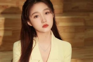 关晓彤《听妈妈讲那过去的事情吉他谱》C调