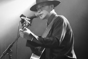 柳爽《玫瑰窃贼吉他谱》C调原版吉他谱