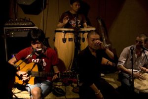 幸福着吉他谱-江湖乐队《幸福着》D调原版弹唱六线谱