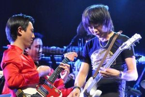 新裤子《弹着吉他的少年吉他谱》C调原版